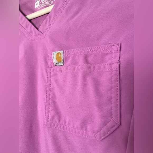 Carhartt WOMEN'S RUGGED FLEX® PEAK TUCK-IN SCRUB TOP in Thistle Purple Size XS - Picture 6 of 9